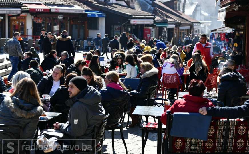 Nedjelja u Sarajevu: Turisti u gradu, bašte kafića pune